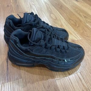 Nike Air Max 95 Shoes in Black